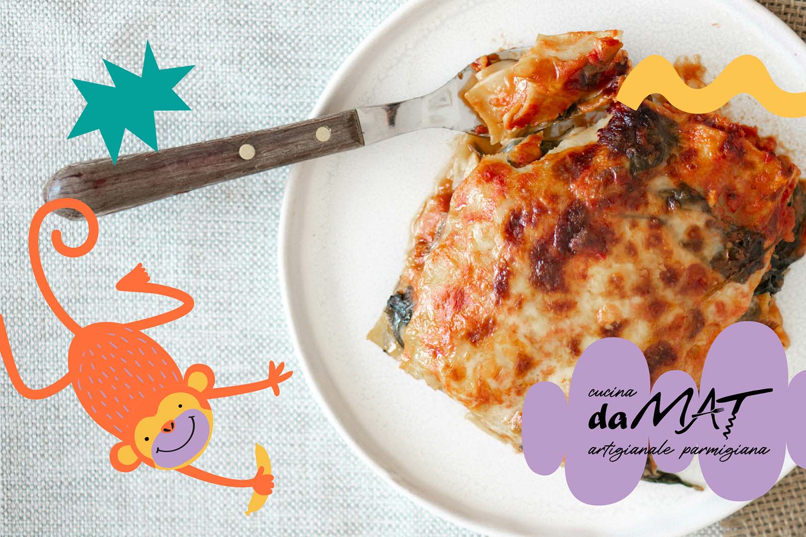 Piatto di lasagne al forno con il logo di cucina da MAT artigianale parmigiana